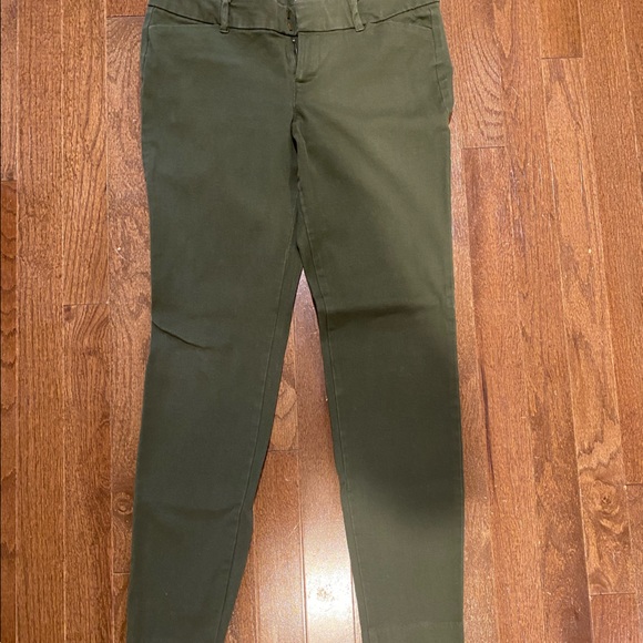 Old Navy Army Green Pixie Pants. Size 6 - Picture 1 of 3
